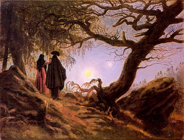 un homme et une femme contemplant la lune